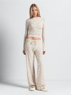 SKIMS Cotton Jersey Long Sleeve T-Shirt & Pant Set Oatmeal Heather Holly Print